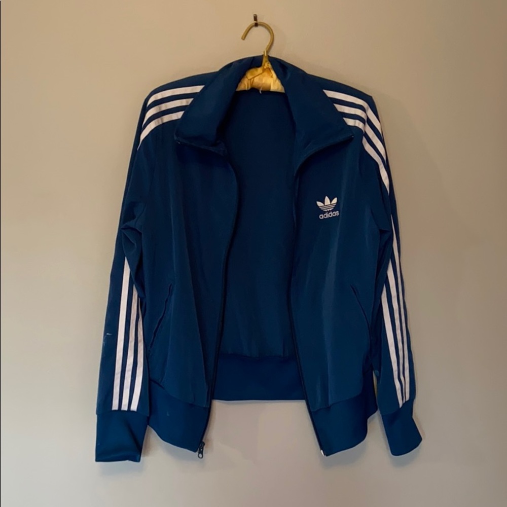 Adidasoriginal medium jacket lightweight material